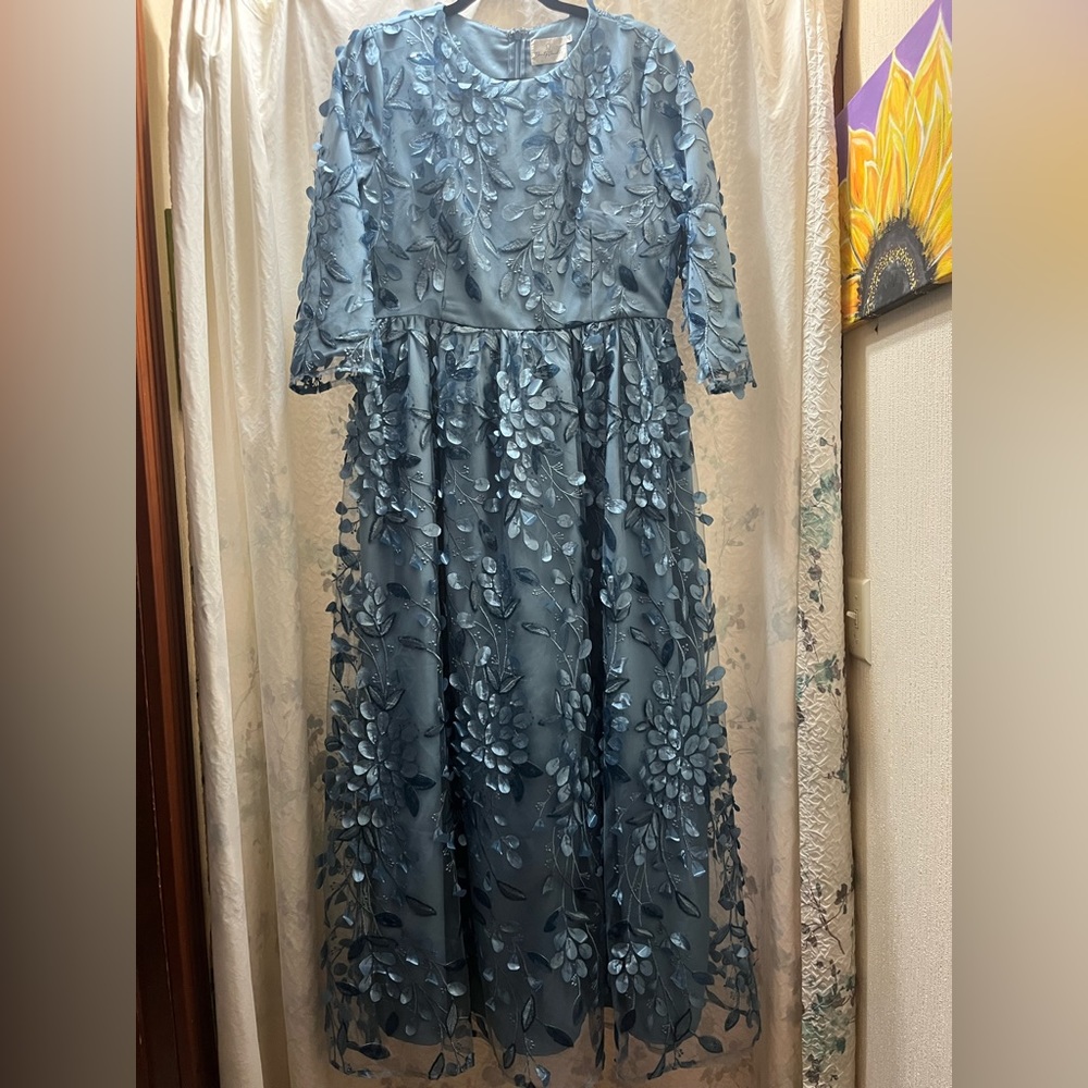 New without tags, light blue flowers, sequin dress, Dainty Jewells size L